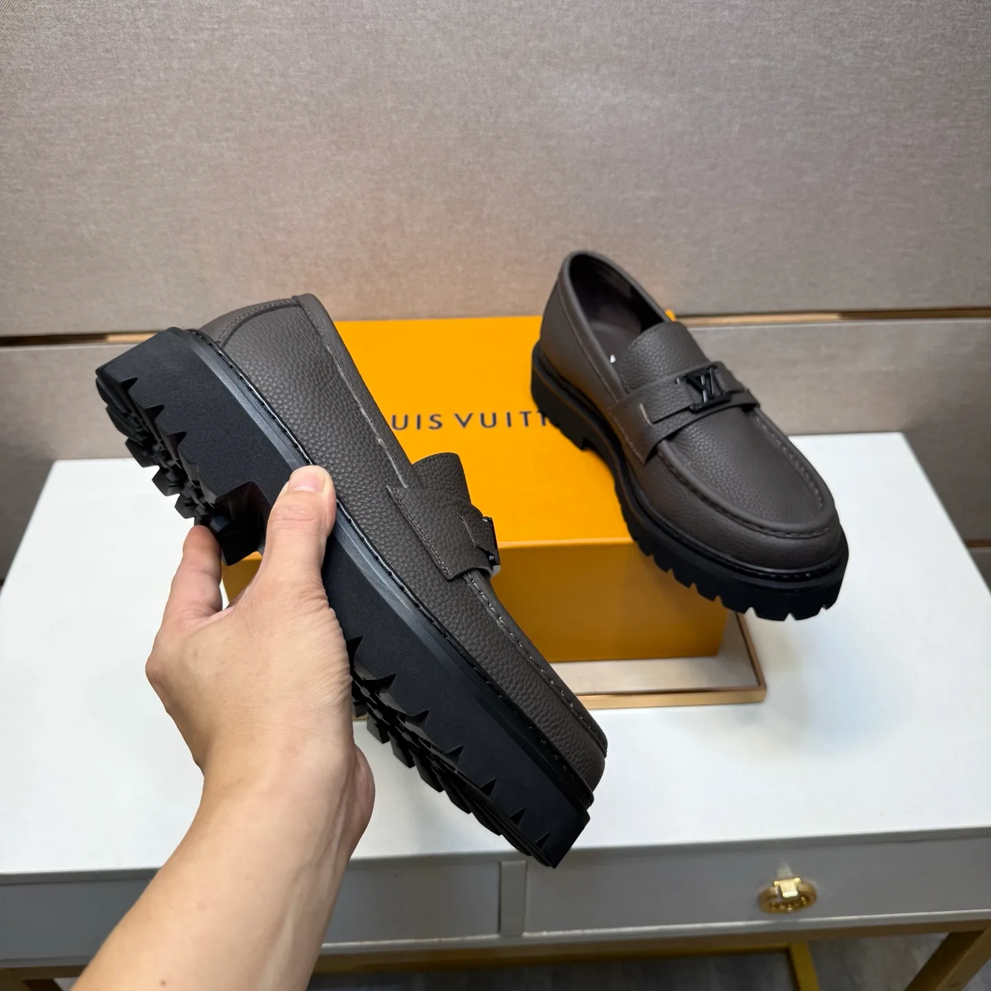 Men's men's shoes 💰pp620【Lv～】Men's casual leather shoes 2025z cabinet sales simultaneously 🔶Size: 39-44 #️⃣ 🔷3 colors🔜The upper is made of cowhide stitching ➕Cowhide lining, comfortable and breathable, sole: original comfortable and wear-resistant outsole, ⚠️real thing📱photographed🎬real thing is better📢📢📢